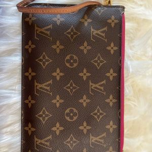 Louis Vuitton Clutch/Pouch